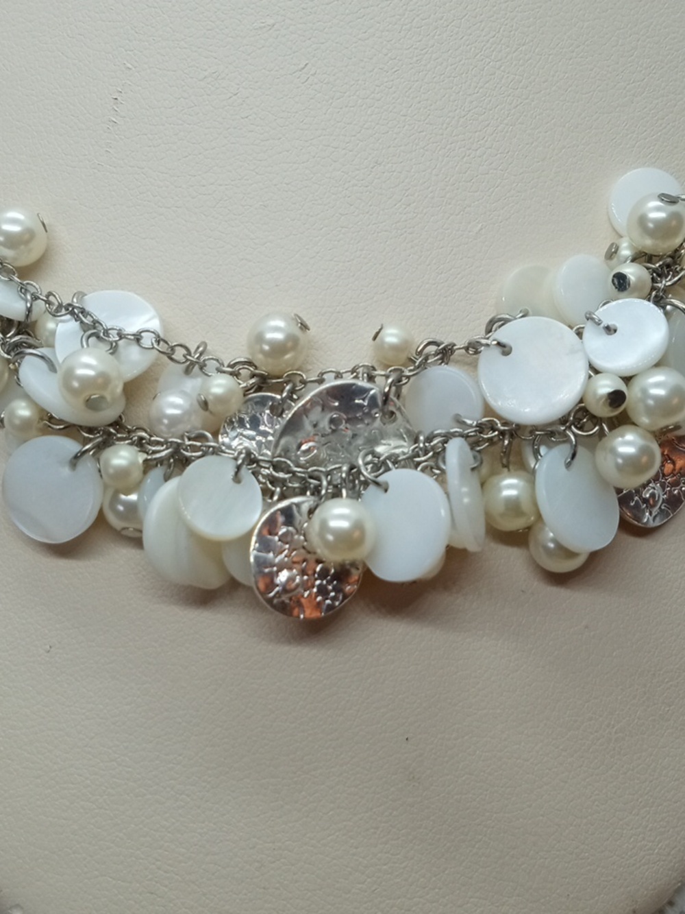 LOFT FAUX PEARL/SHELL NECKLACE - Picture 3 of 9